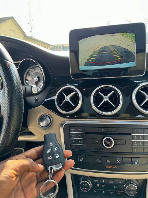 Thumbnail 3 of 2017 Mercedes-Benz CLA-Class
